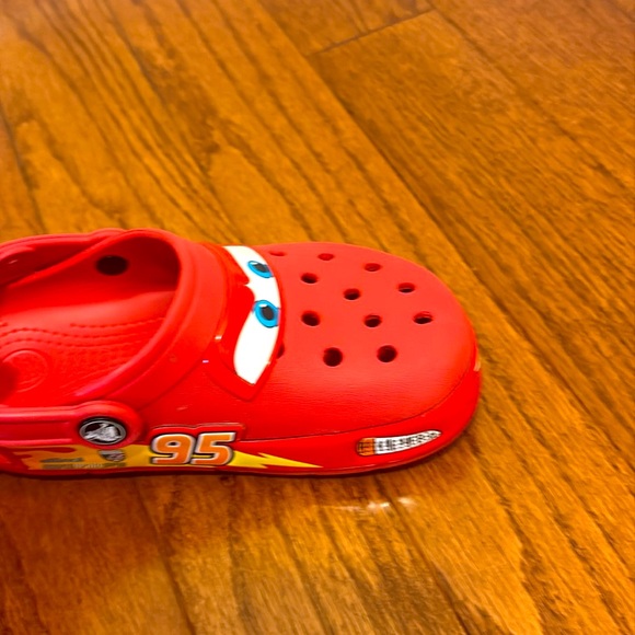 Cars Lightning McQueen Crocs- light up front- size C13 - Picture 2 of 5